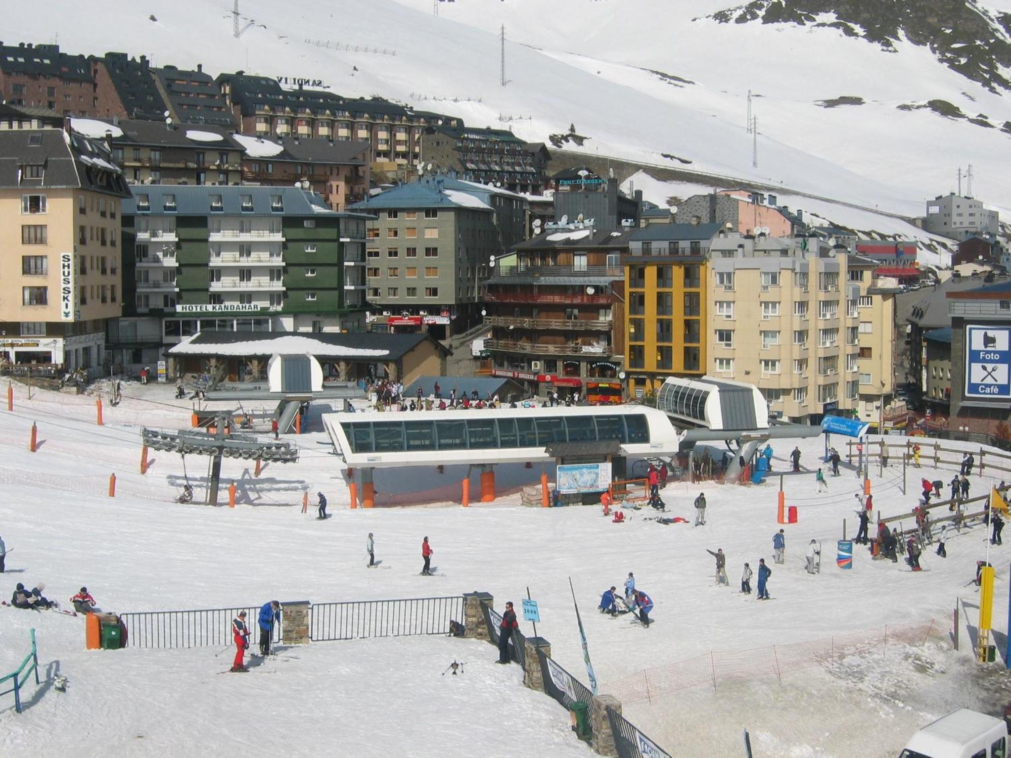 Apartamentos Grifovacances Tres Estrelles Club Pas De La Casa Bagian luar foto